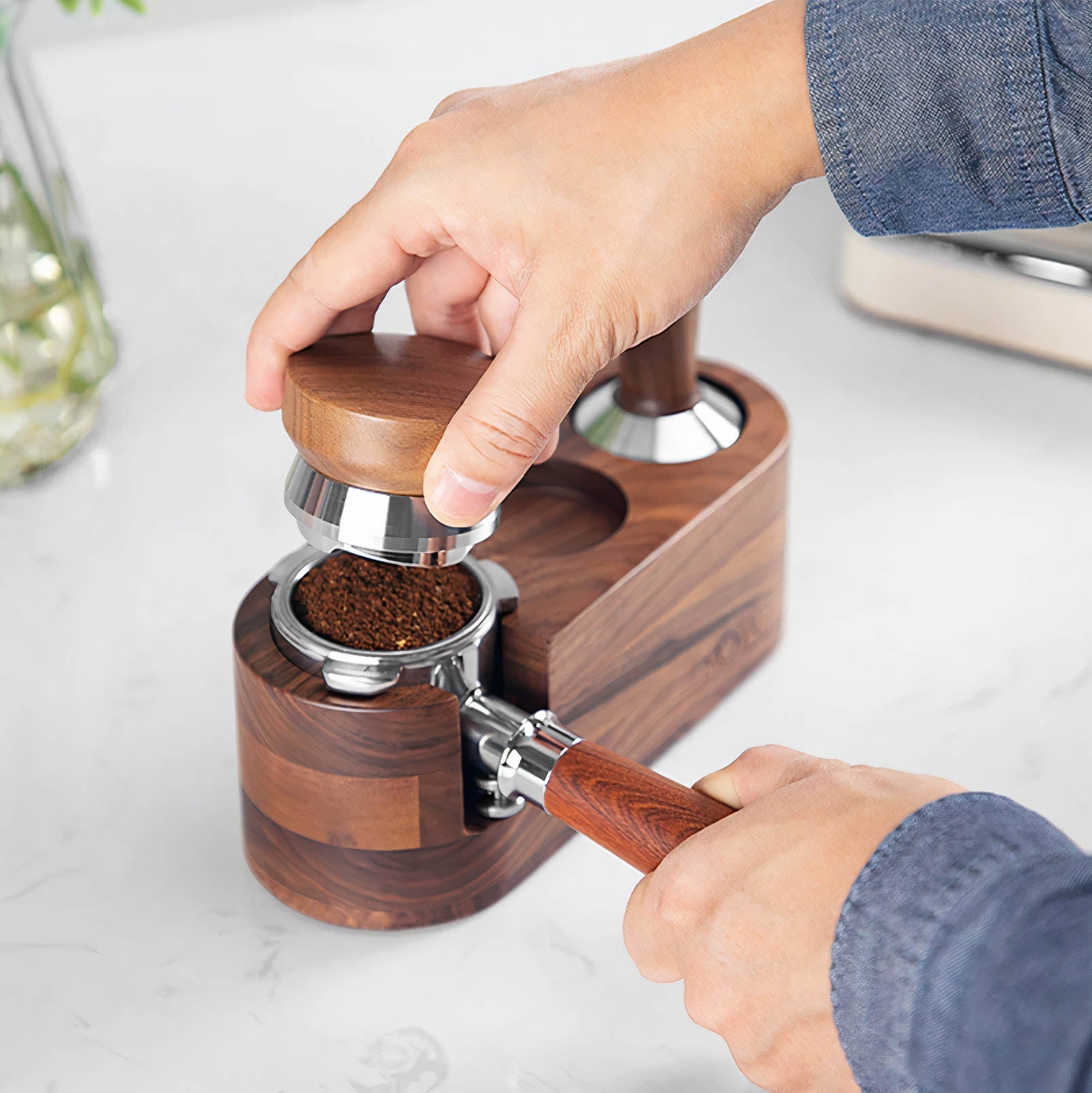 Adjustable Depth Espresso Distributor with Walnut Handle - Thumbnail 4