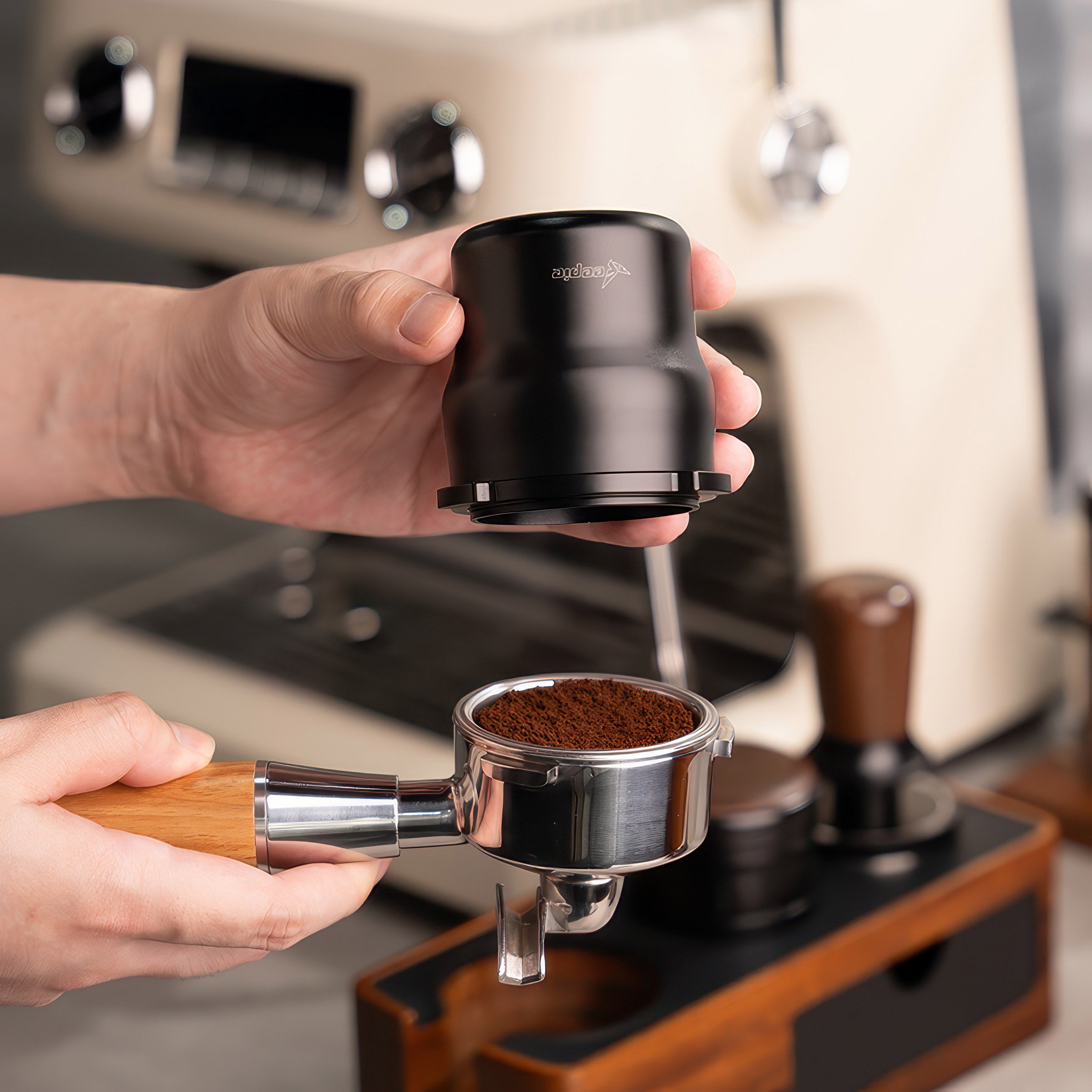 Kaffeedosierbecher mit drei Griffen, antistatisch