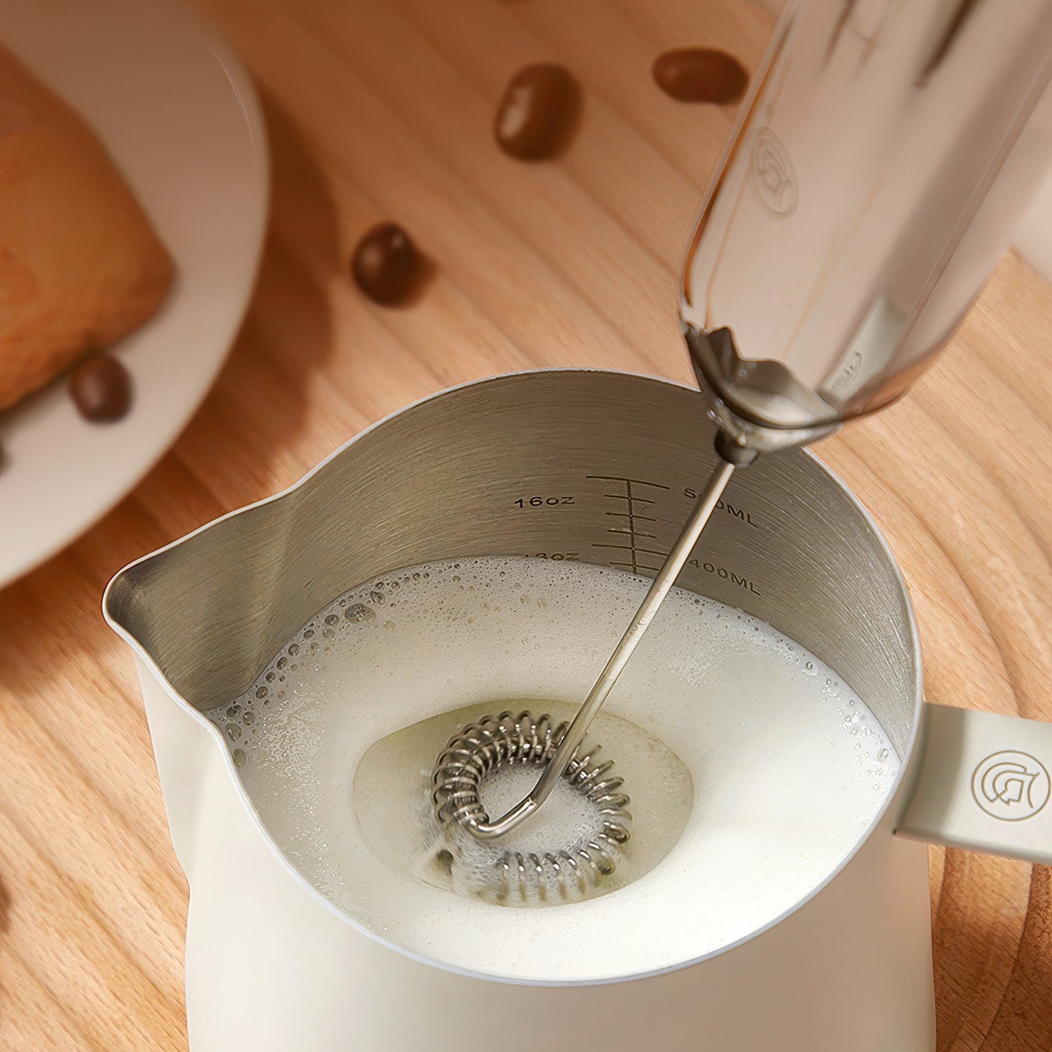 Elektrischer Milchaufschäumer zum Handhalten