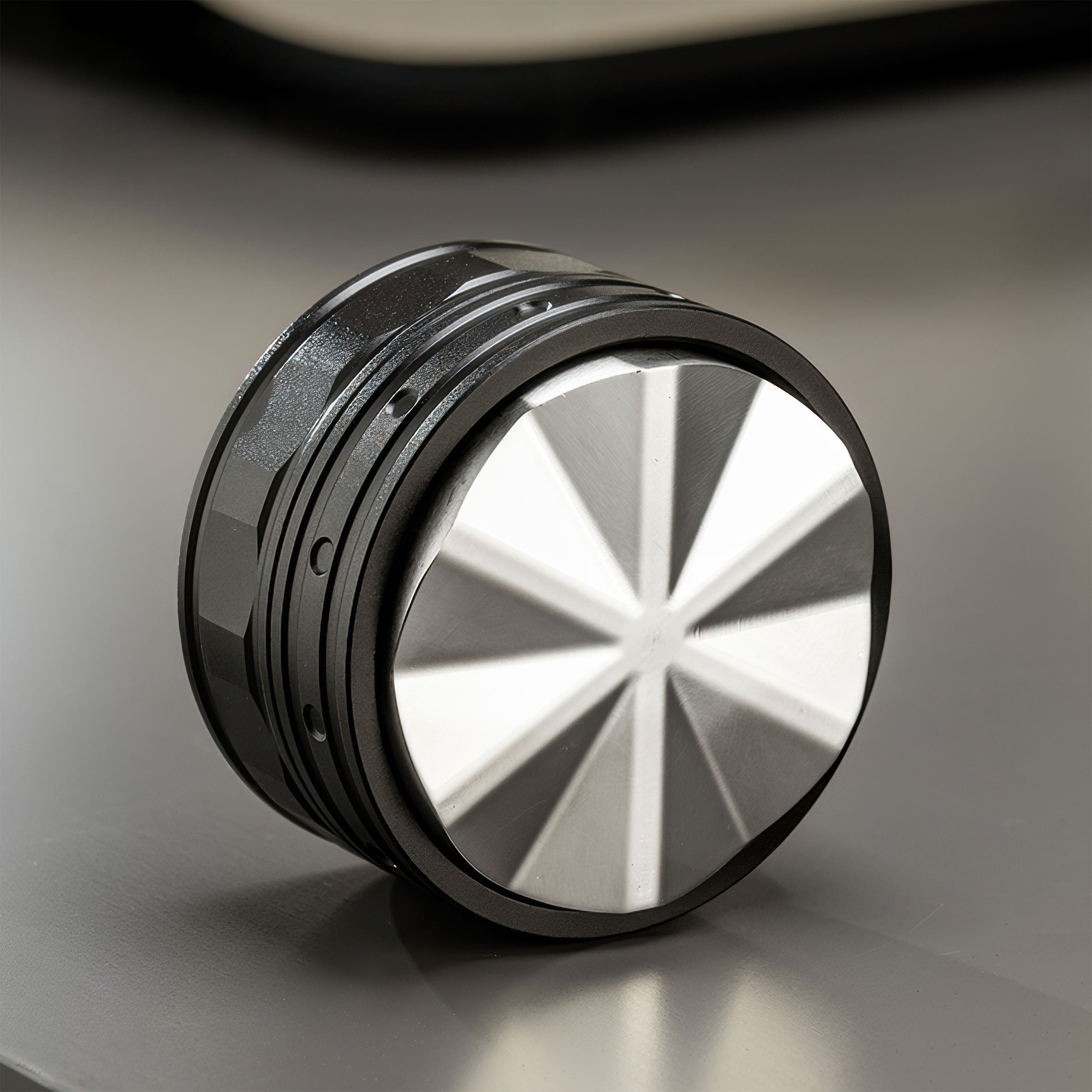 UFO Gravity Distributor - Stainless Steel Leveler - Lastaforest