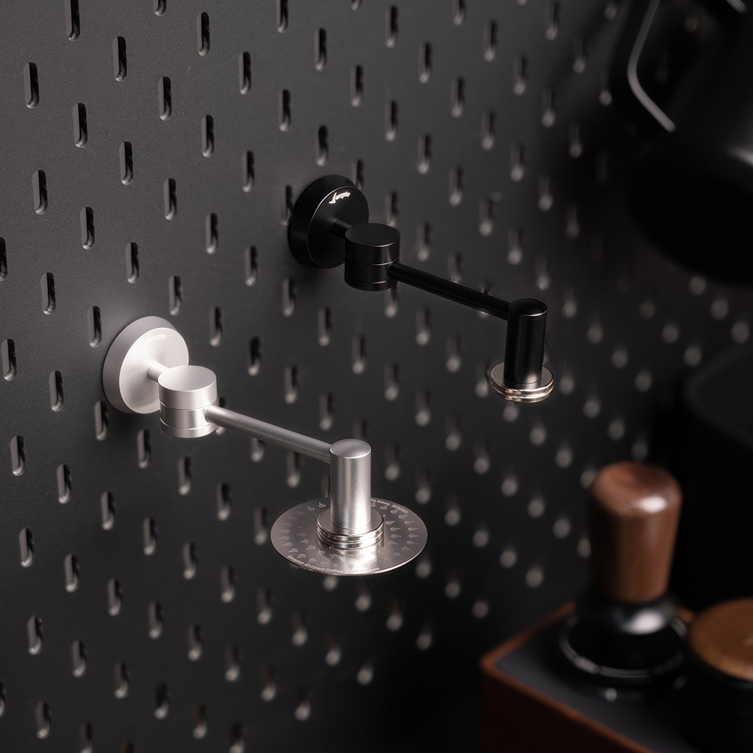 Multi-Function Magnetic Puck Screen Holder - Thumbnail 3