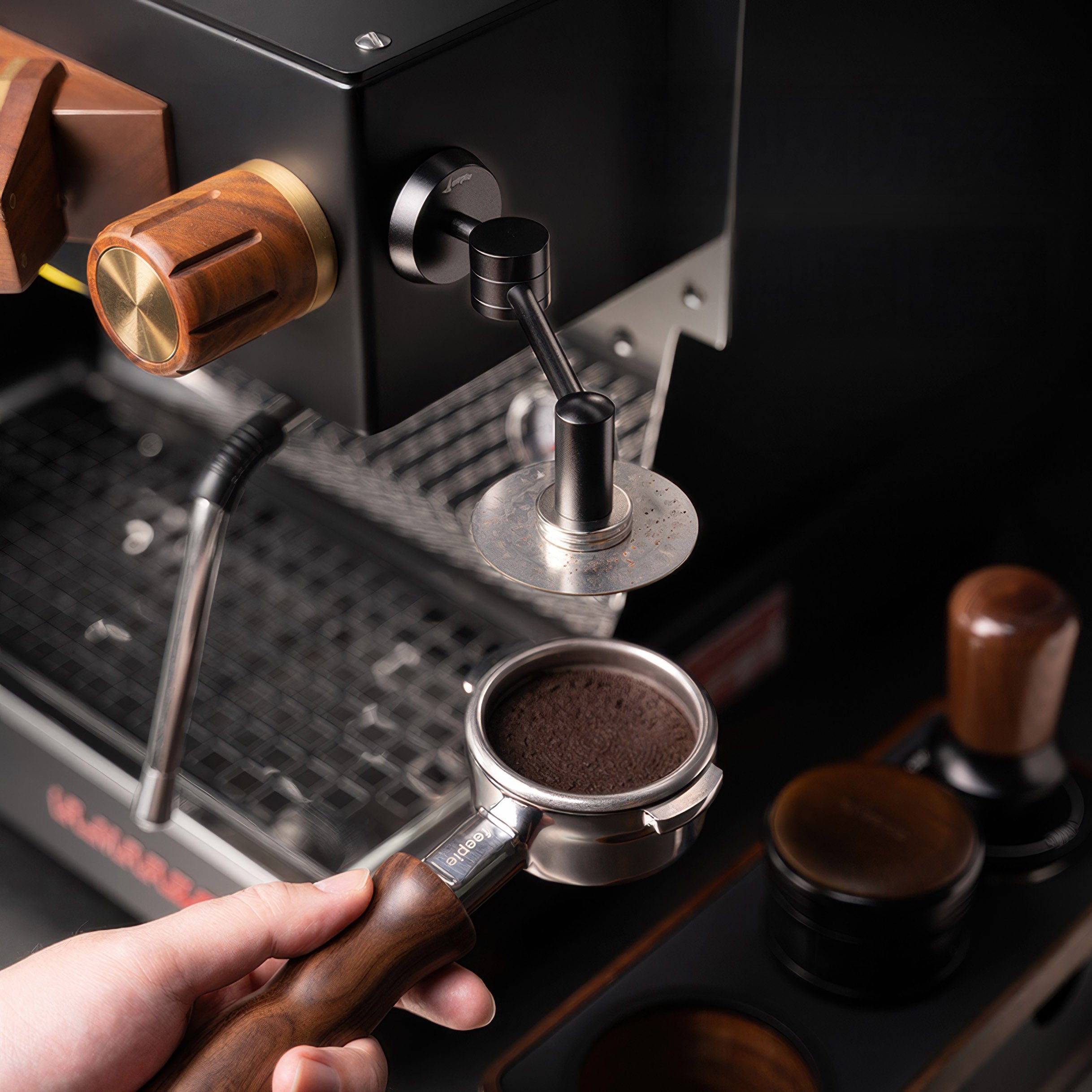 Multi-Function Magnetic Puck Screen Holder - Thumbnail 4