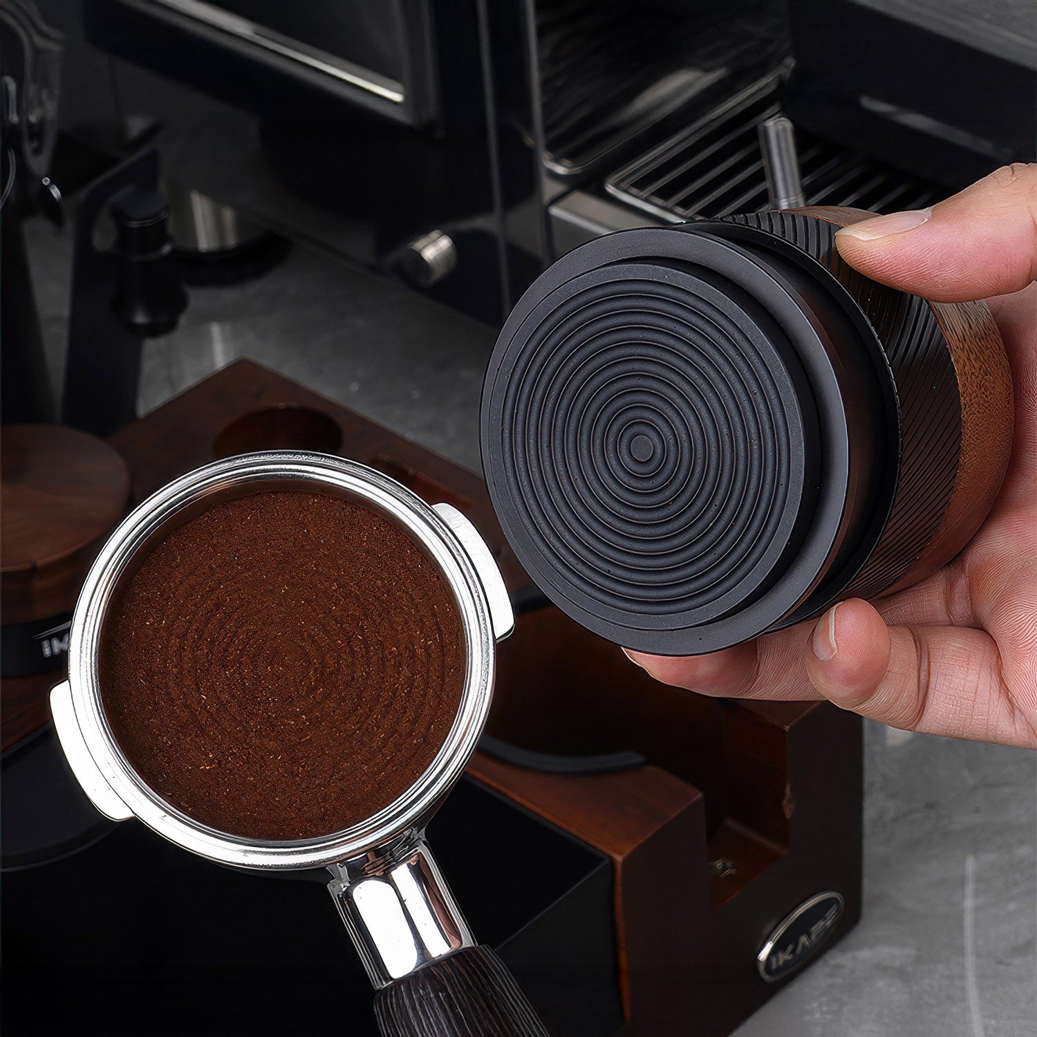 Black Edition Wooden Tamper And Distributor - Thumbnail 4