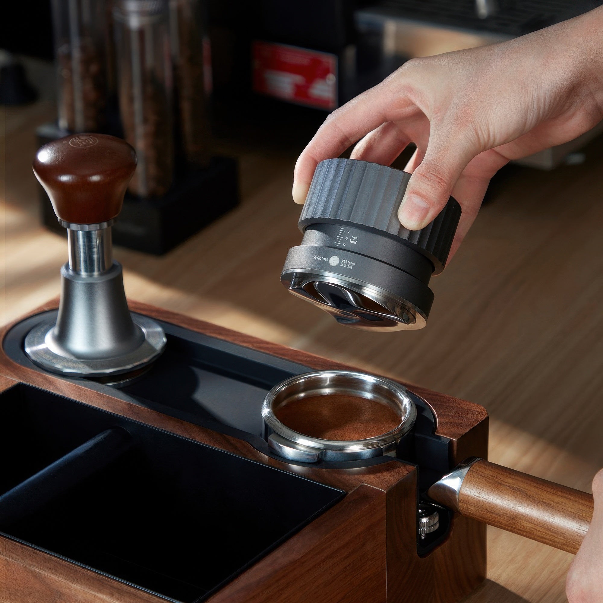 Auto-Gravity Precision Tamper & Distributor