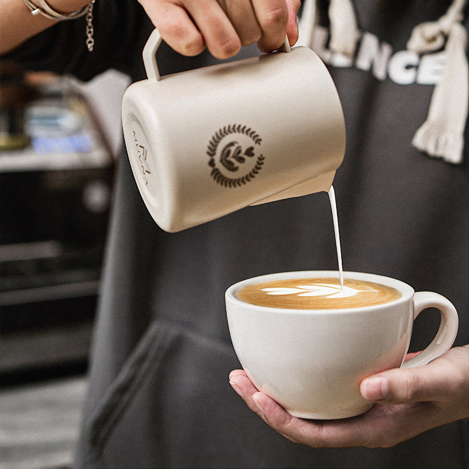 Non-Stick Latte Art Milk Jug for Cappuccino and Coffee Ver II - MUVNA - Lastaforest