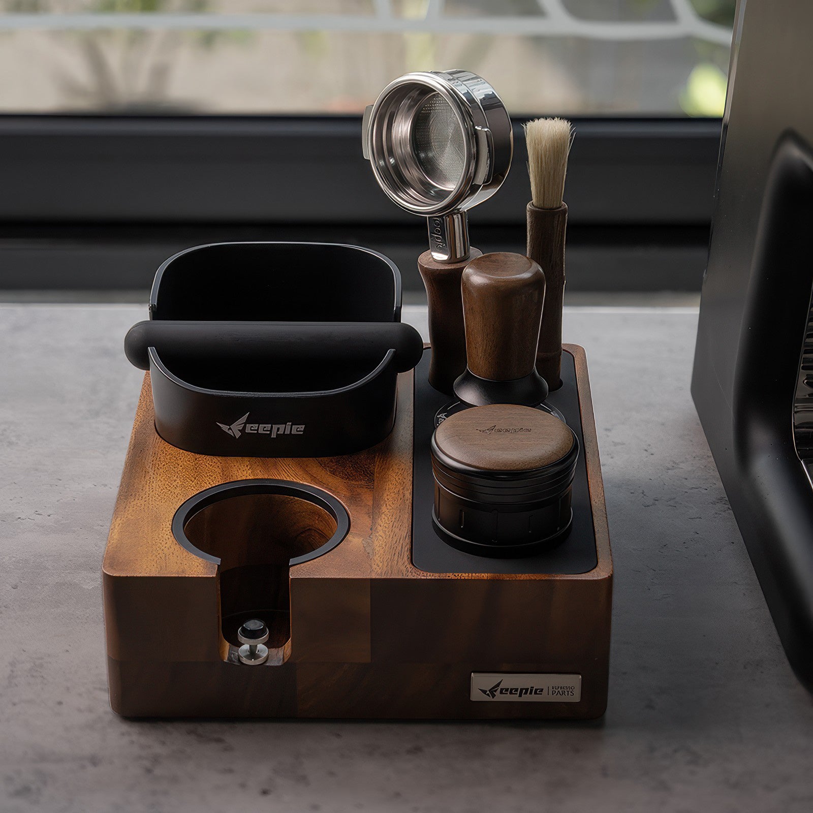 Barista Stampfstation mit Abklopfbehälter-Aufbewahrung