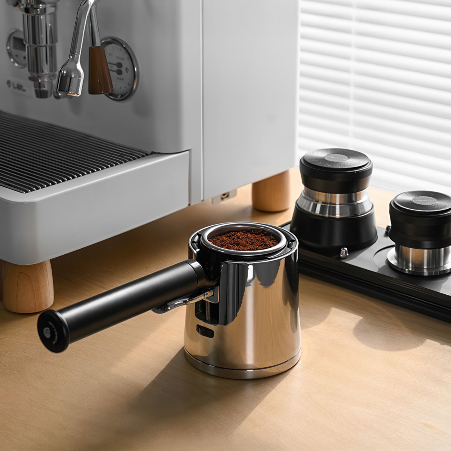 Flat Bottomless Portafilter - High-Efficiency Extraction - Thumbnail 5