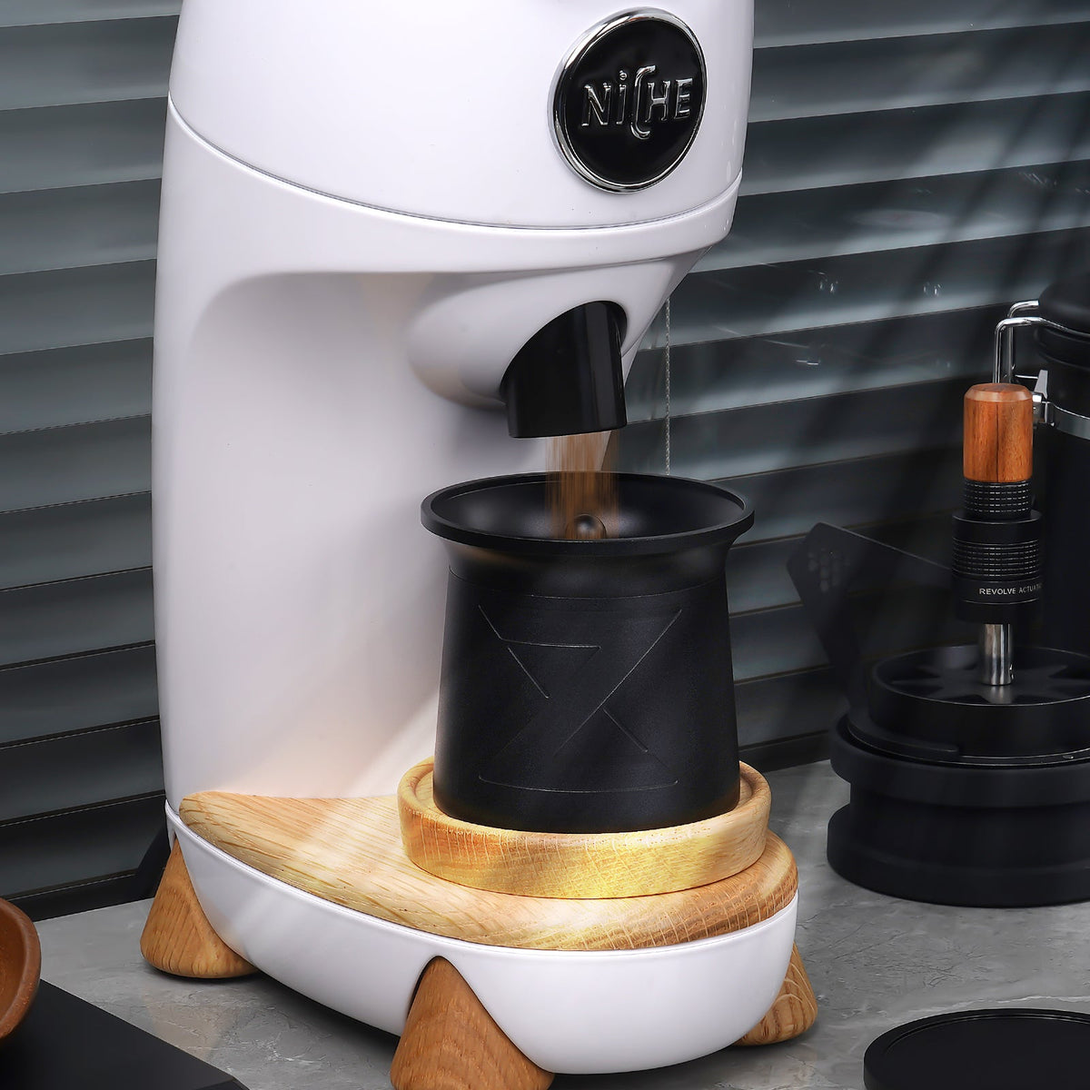 Magnetic Espresso Dosing Shaker V2