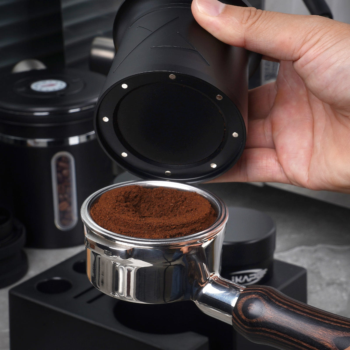 Magnetic Espresso Dosing Shaker V2